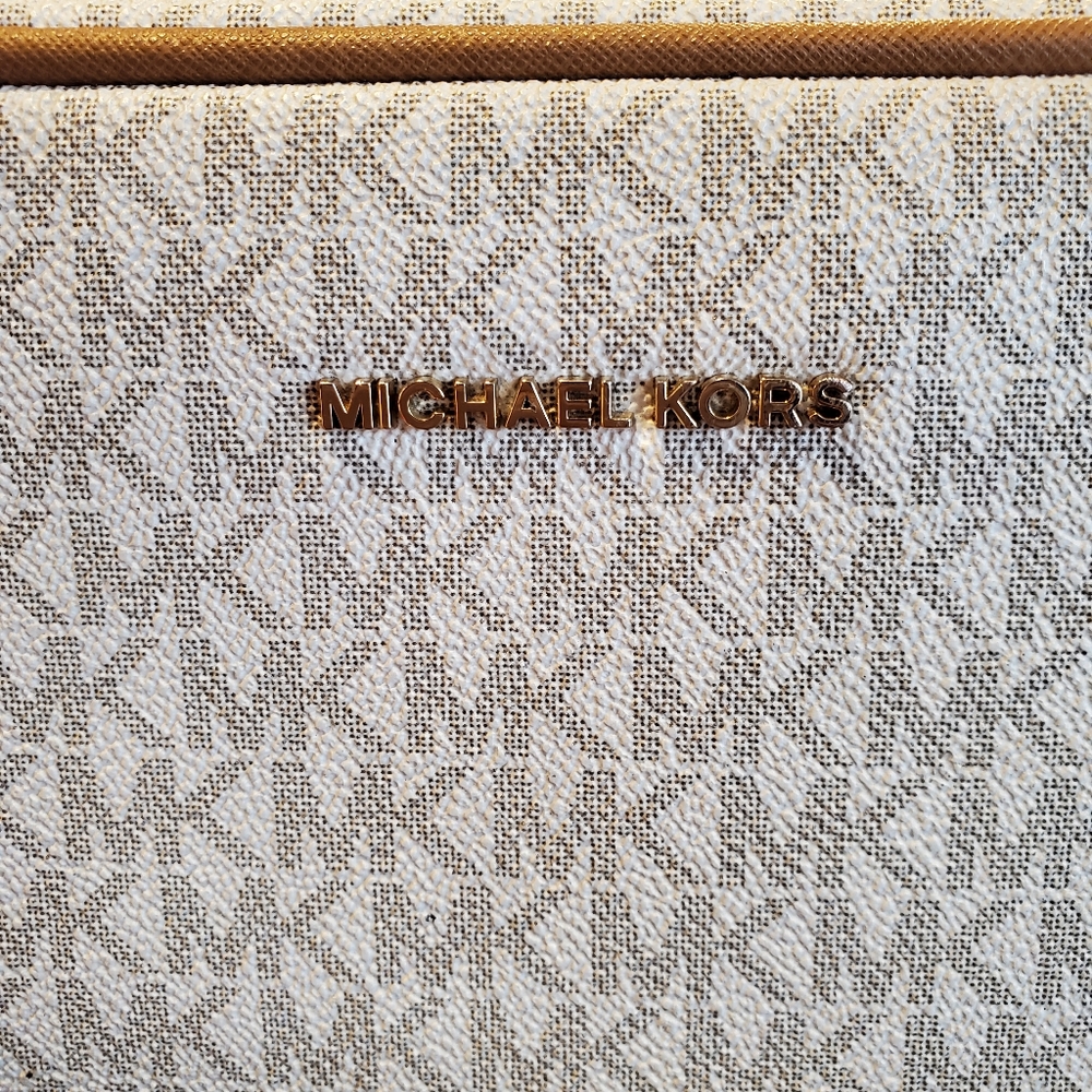 Michael Kors white suitcase - Picture 9 of 10